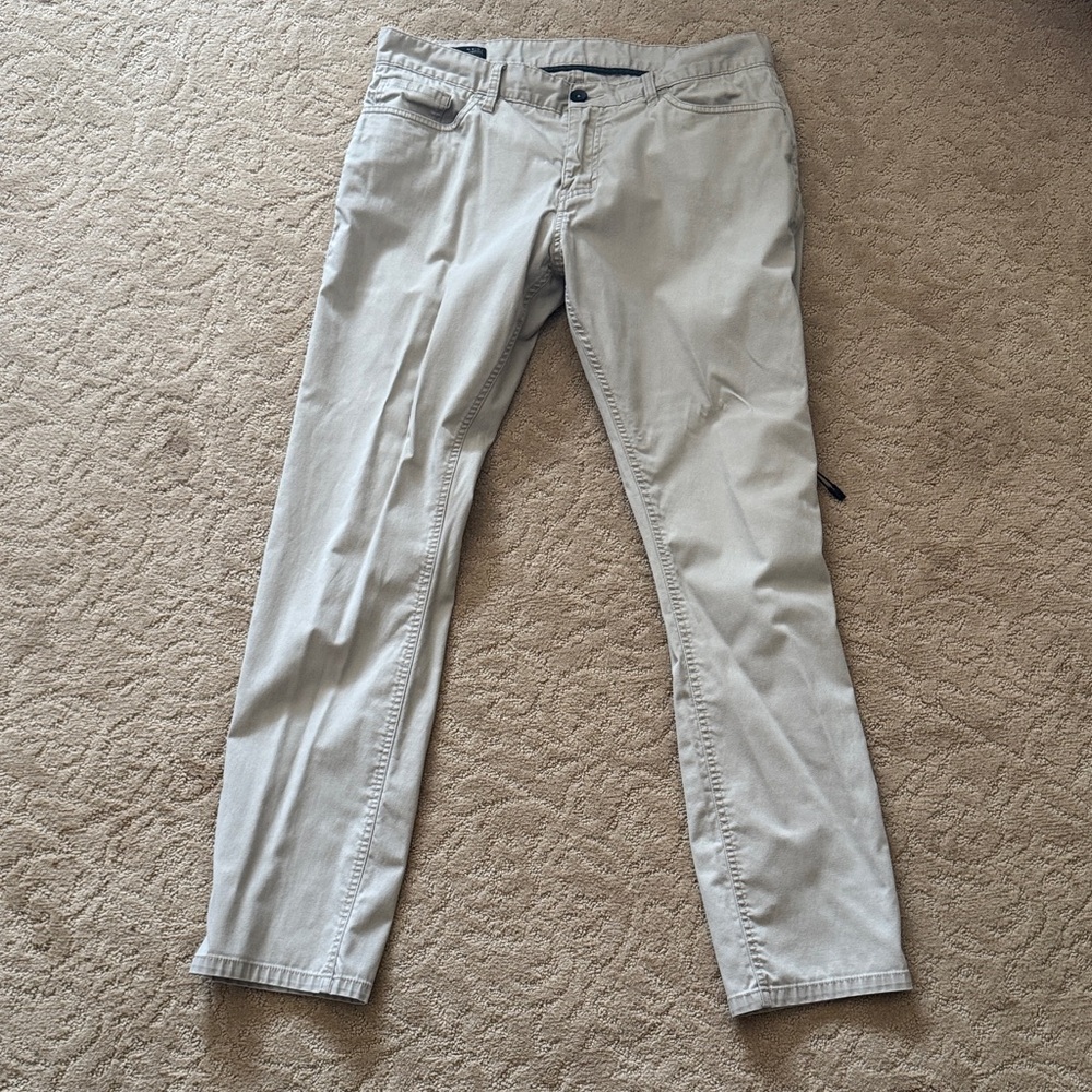 Oakley Men's Slim Straight Fit Chinos